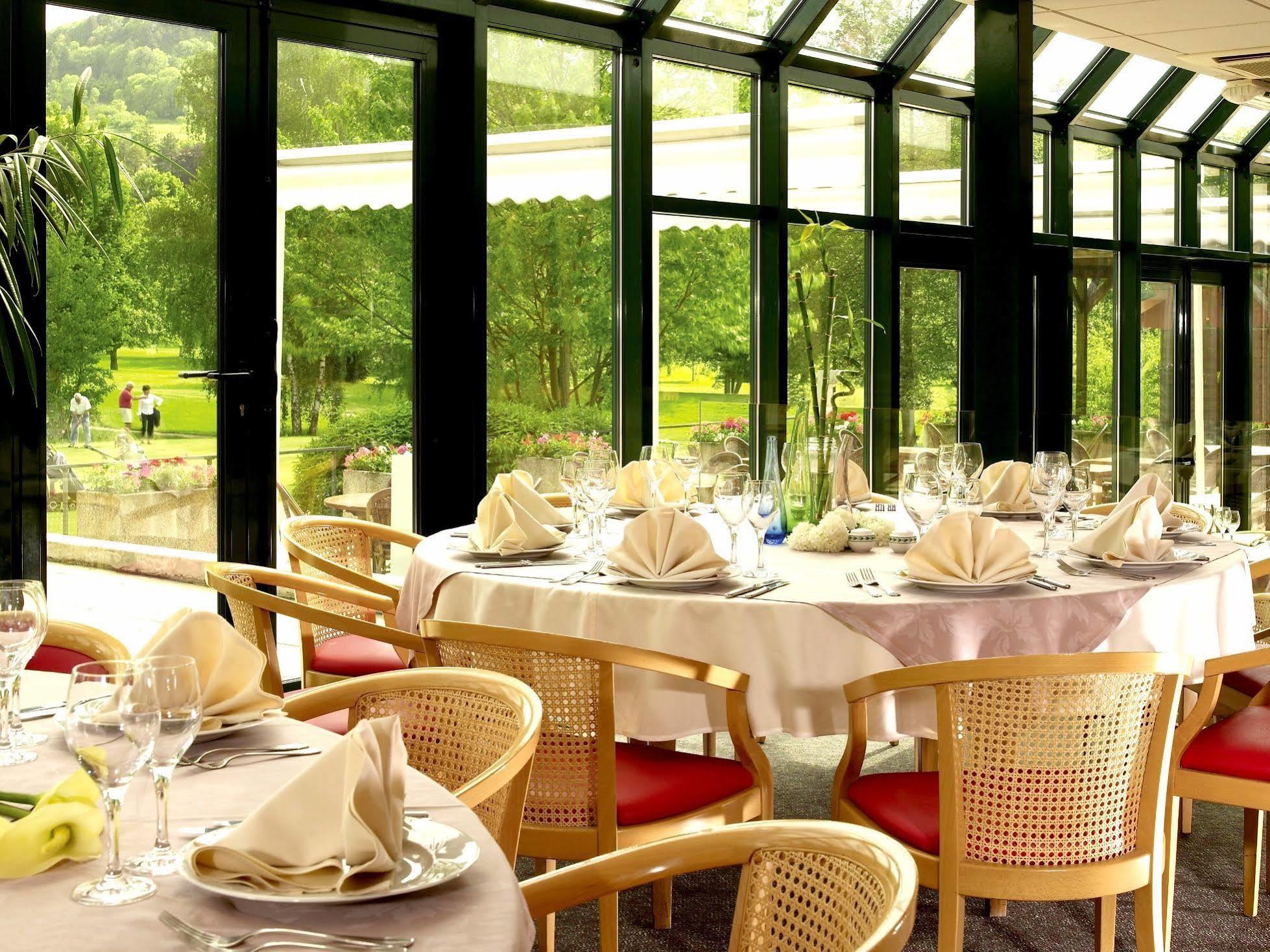 Logis Hotel Golf Le Domaine Du Val De Sorne Vernantois Exterior foto